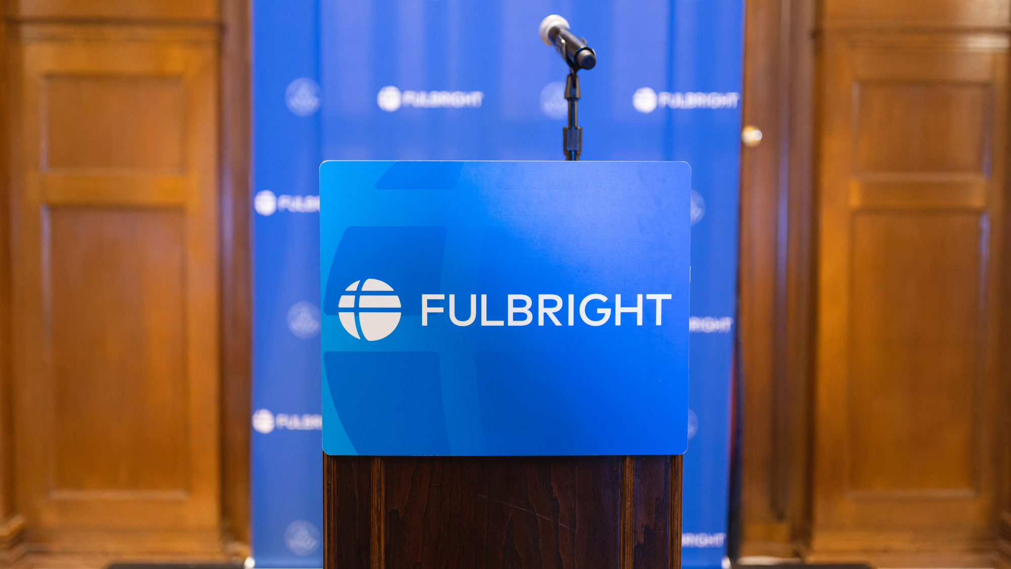Podium with a sign that says Fulbright